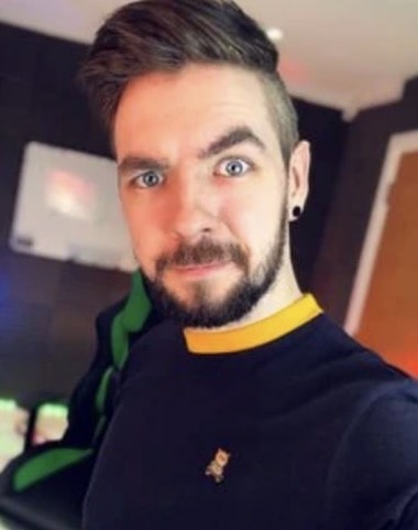 Jacksepticeye, Markiplier's YouTube colleague. The two collaborated to launch the clothing brand 'Cloak'